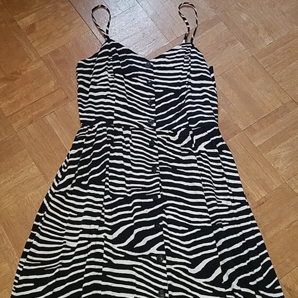 NWOT H&M midi dress 🦓 - Picture 5 of 8